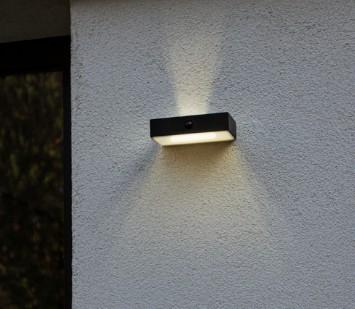 Lutec Fadi Solar udendørs væglampe m/solceller og sensor - Mat sort Lutec Fadi Solar udendørs væglampe m/solceller og sensor - Mat sort