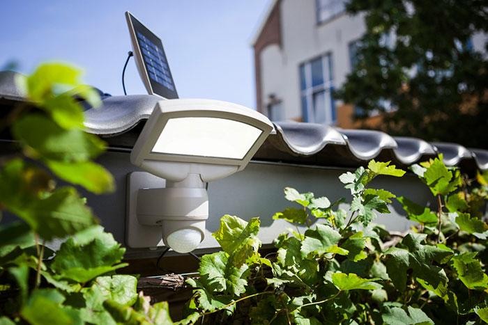 Lutec Solar Sunshine udendørslampe m/PIR-sensor og solceller - Grå Lutec Solar Sunshine udendørslampe m/PIR-sensor og solceller - Grå
